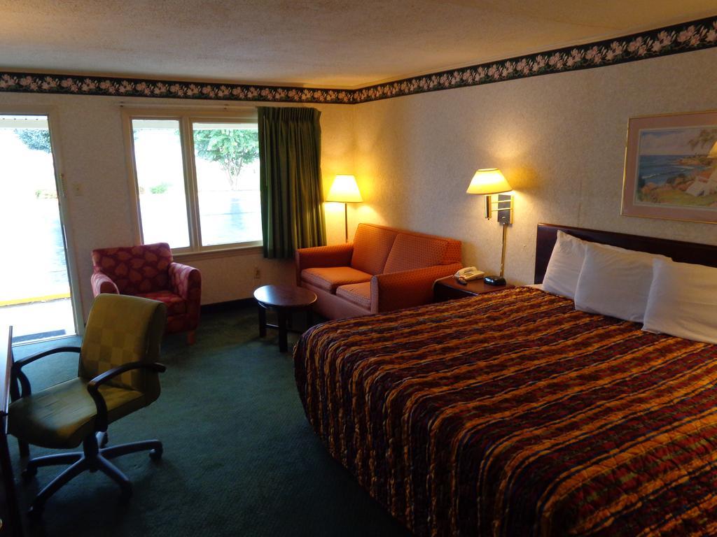 Travelodge By Wyndham Ridgeway Martinsville Area Dış mekan fotoğraf