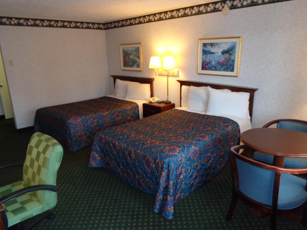 Travelodge By Wyndham Ridgeway Martinsville Area Oda fotoğraf