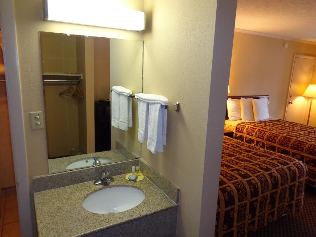 Travelodge By Wyndham Ridgeway Martinsville Area Dış mekan fotoğraf